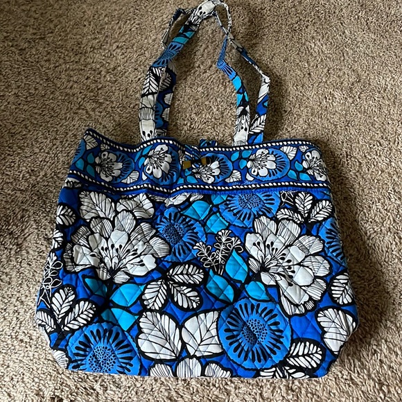 Vera Bradley Handbags - Vera Bradley Tote